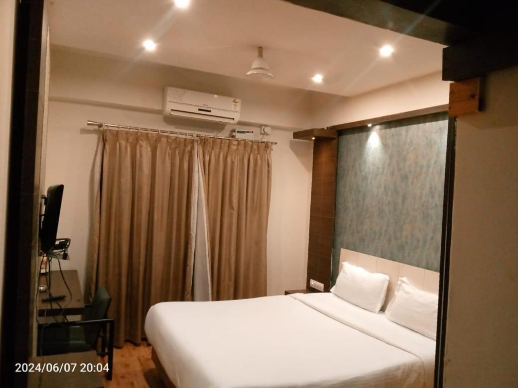 Hotel Sandalwood Inn Bangalore Bagian luar foto