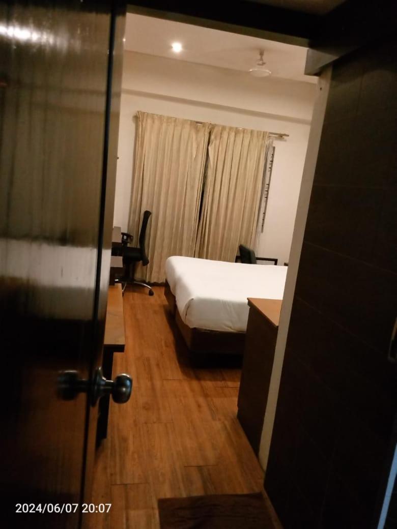 Hotel Sandalwood Inn Bangalore Bagian luar foto